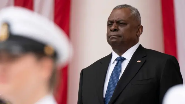 美国国防部长奥斯汀在华盛顿阿灵顿国家公墓出席献花圈仪式（29/5/2023）