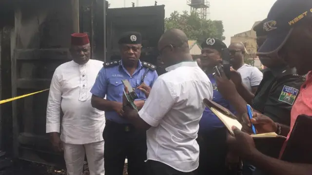 Onyeisi ndị uweojii na Anambra biara leta ụlọọrụ ndị INEC a gbara ọkụ n'Awka