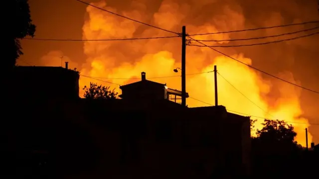 остров Эвбея близ Афин, лесной пожар