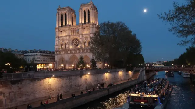 Fransa'nın başkenti Paris'teki ünlü Notre Dame Katedrali de listede yer alıyor ve 9'uncu sırada