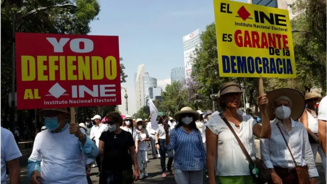 Protesta a favor del INE