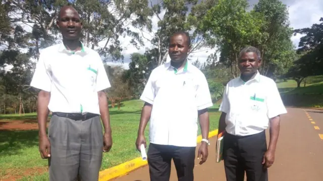 Kutoka kushoto nlkwenda kulia ni Dkt. D Opworo, Dkt, Kinyua na Dkt, Mbaluku wa kituo cha utafiti wa kilimo