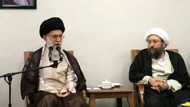 شماری از وکلای دادگستری و دست کم یک نماینده مجلس ایران درخواست های مطرح شده از سوی صادق لاریجانی از آیت الله خامنه ای را "دور زدن مجلس" و قانونگذاری بدون حضور مجلس خوانده اند