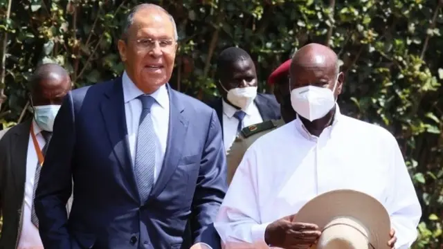 Sergei Lavrov y Yoweri Museveni