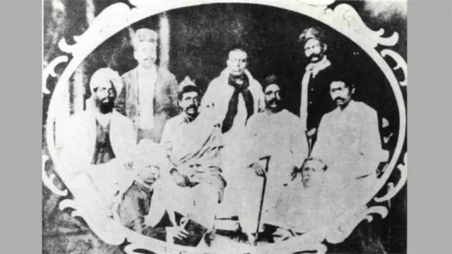 1907માં સુરત કૉંગ્રેસ વખતે લોકમાન્ય તિલક અને અરબિંદો ઘોષ સાથે અજિત સિંહ