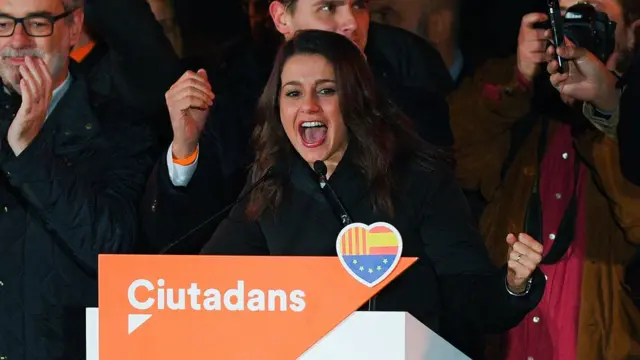 Vatandaşlar Partisi lideri Ines Arrimadas konuşma yapıyor.