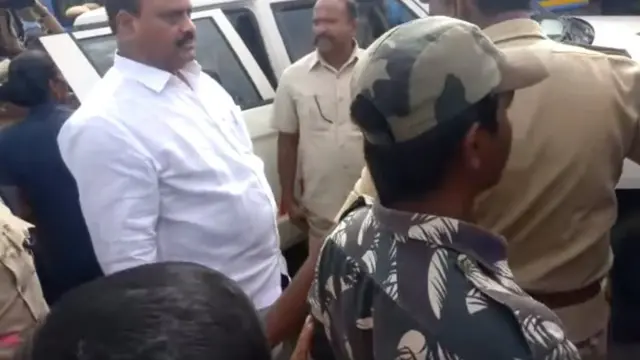 మాజీ మంత్రి అచ్చెన్నాయుడు అరెస్ట్