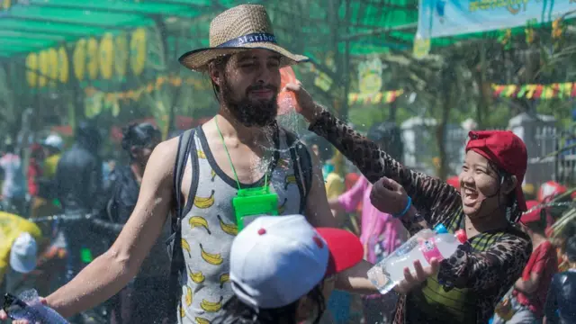 ၂၀၁၇ နောက်ပိုင်း တစ်နိုင်ငံလုံးအတိုင်းအတာ နဲ့လမ်းလျှောက်သင်္ကြန်ပျံ့နှံ့သွားခဲ့ပါတယ်