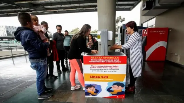 Un lavabo en una terminal de Bogotá
