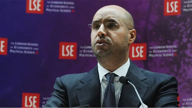 লন্ডনের স্কুল অব ইকোনমিক্সে এক সেমিনারে ভাষণ দিচ্ছেন সাইফ আল ইসলাম, ২০১০