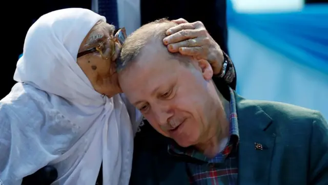 Cumhurbaşkanı Erdoğan seçim öncesi geldiği Diyarbakır'da destekçileri tarafından sevgiyle karşılanmıştı