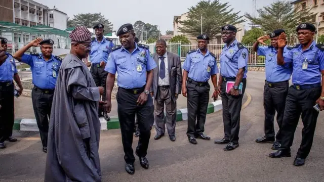 Gomina Ajimọbi pẹlu awọn ọga ọlọpaa nipinlẹ Ọyọ