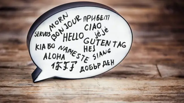 Pizarra con palabras en varios idiomas