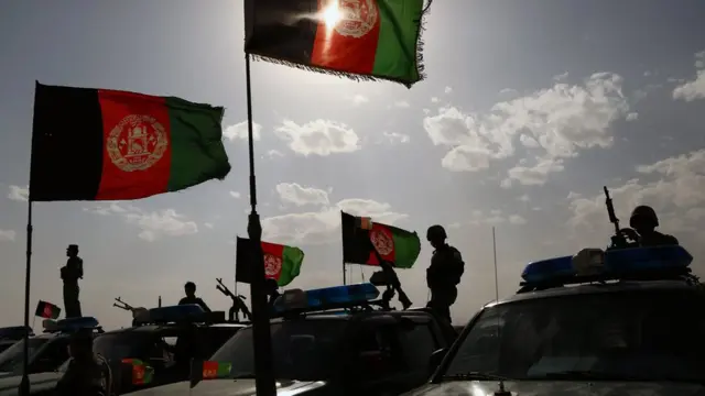 د افغانستان کورنیو چارو وزارت وايي افغانستان کې يې اختر ته ځانګړي تدبیرونه نیول شوي خو له خلکو یې هم غوښتي چې هوښیار او له پولیسو سره همکار اوسي.