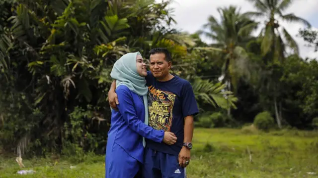Siti y su padre Azam Yacob,