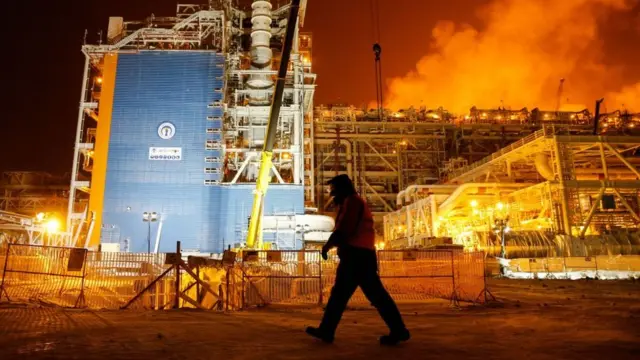 Завод производства СПГ "Ямал", полуостров Ямал на севере Западной Сибири. 7 декабря 2017.