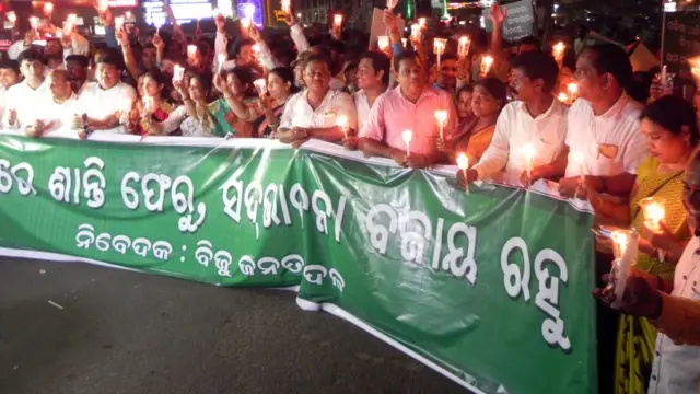 राजधानी भुवनेश्वर में रैली निकालते लोग.