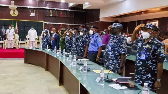 Ndị ọrụ nchekwa bịara nzukọ a