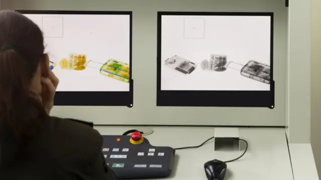 Зачастую сканирование вещей пассажиров значительно замедляет процесс посадки на самолет