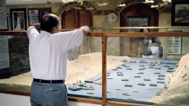 वॉर म्यूज़ियम, जैसन लार्किन, लंदन, वियतनाम, क्यूबा, मिस्र, इसराइल