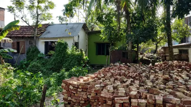 নয়ন বন্ডের বাসা