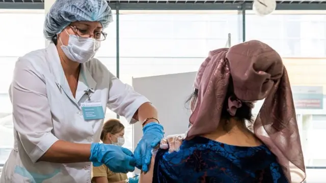 Россияда мигрантларни эмлаш