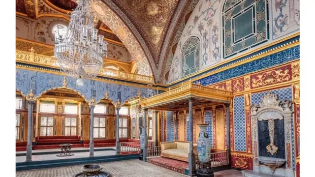 伊斯坦堡雄偉的托普卡普皇宮。