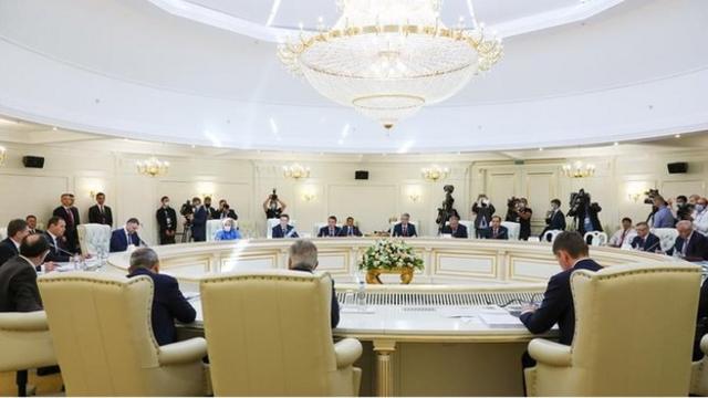 蘇聯解體後一些原蘇聯共和國在2010年組成了歐亞經濟聯盟(EAEU), ，成員國有亞美尼亞，白俄羅斯，哈薩克斯坦，吉爾吉斯斯坦和俄羅斯