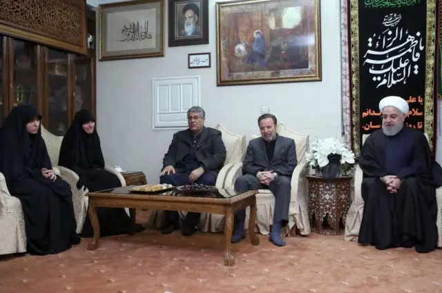 કાસિમ સુલેમાનીના પરિવાર સાથે હસન રૂહાની