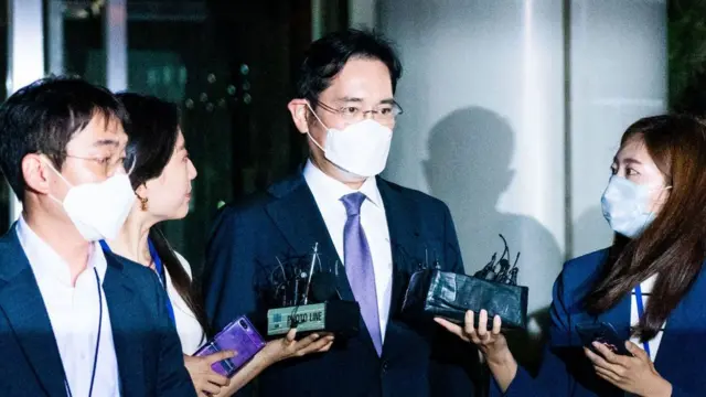기자 질의 받고 있는 이재용 삼성전자 부회장