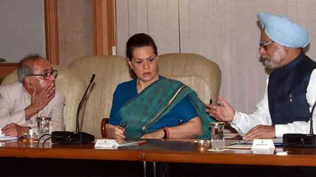 प्रणब मुखर्जी, सोनिया गांधी और मनमोहन सिंह