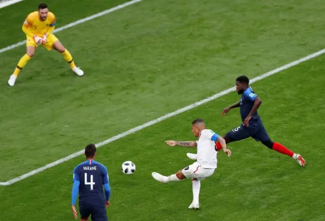 Guerrero no pudo batir a Lloris.