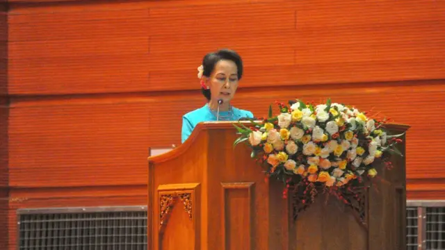 ပြည်နယ်ဖွဲ့စည်းပုံ အခြေခံဥပဒေ ရေးဆွဲရေးကိစ္စကိုတော့ သဘောတူညီမှုရအောင် ဆက်လက် ကြိုးပမ်းရဦးမယ် လို့လည်း ဒေါ်အောင်ဆန်းစုကြည်ကပြော