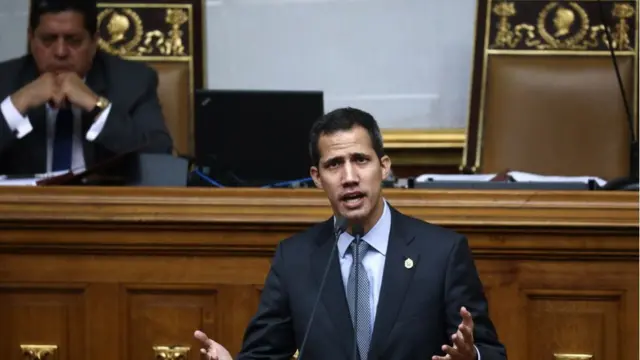 Juan Guiado ve Edgar Zambrano (solda arkada)