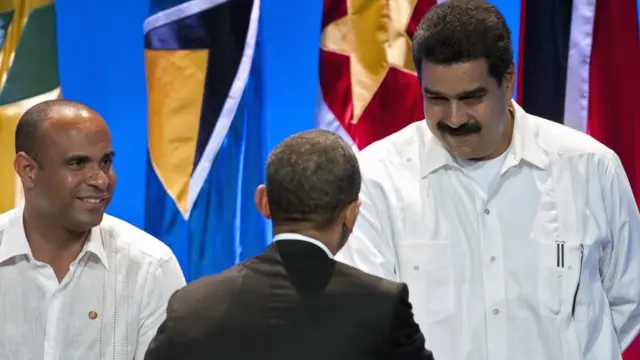 Nicolás Maduro saluda a Barack Obama en 2012