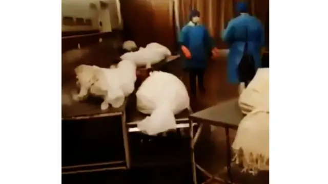 Vidéo avec des cadavres à la morgue