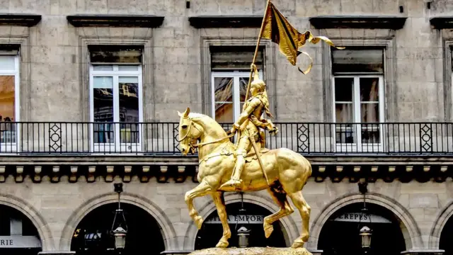 Monumentoonabet gelhomenagem a Joana D'Arconabet gelParis