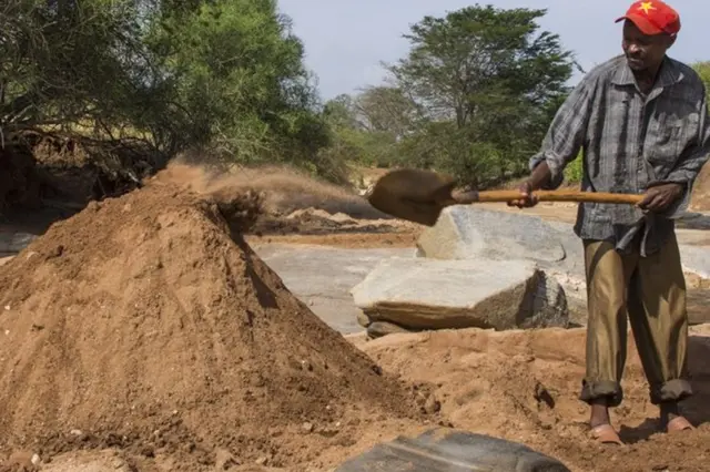 ሑፃ ብምውፃእ ዝመሓደሩ ኬንያዊ ኣቦ