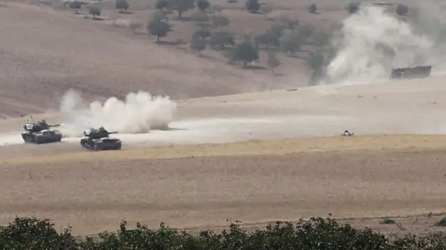 Türk tankları sabah erken saatlerde sınırı geçti.