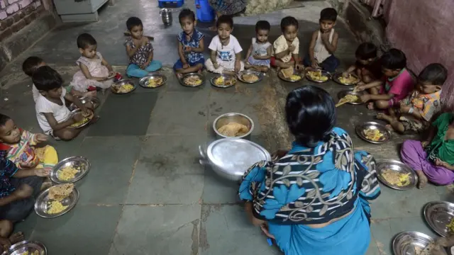 अंगणवाडीतली मुलं