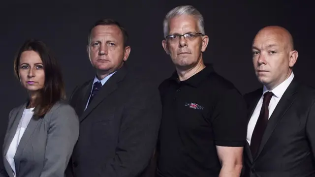 Các cảnh sát Michelle Stoten, Daniel Stoten, Paul Clark và Greig Avery trong phim tài liệu