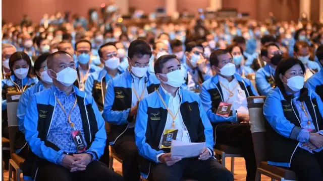 นายอภิสิทธิ์ เวชชาชีวะ ยังเป็นสมาชิกพรรค ปชป. ภายหลังลาออกจากตำแหน่ง ส.ส. เพราะไม่เห็นด้วยกับการร่วมโหวตสนับสนุน พล.อ. ประยุทธ์ เป็นนายกฯ