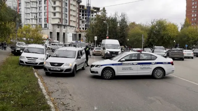 Полицейские машины недалеко от места происшествия