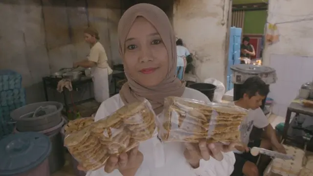 Bu Iis pengusaha tempe