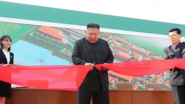 بعد ٢٠ يوما من الاختفاء ظهر كيم الجمعة في افتتاح مصنع للأسمدة