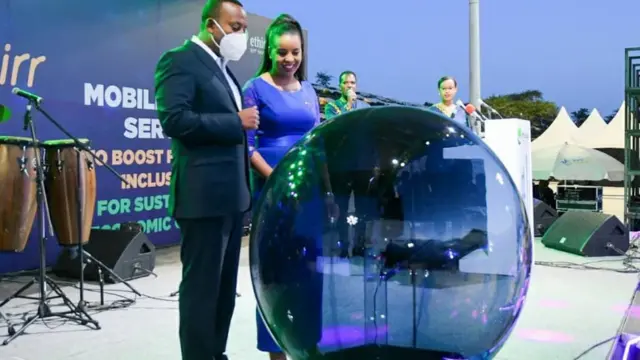 ጠቅላይ ሚኒስትር ዐብይ ከኢትዮ ቴሌኮም ዋና ስራ አስፈጻሚ ጋር