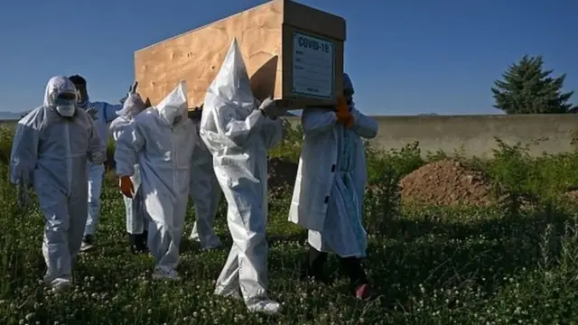 भारत की कोविड समस्या हमारी सोच से कहीं ज़्यादा बड़ी क्यों है