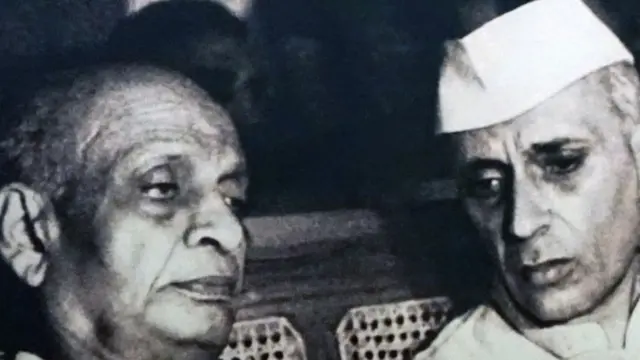 નહેરુ અને સરદારની તસવીર