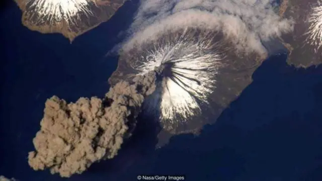 Astronot di Stasiun Angkasa Luar Internasional bisa melihat pemandangan yang mengesankan saat gunung api meletus.