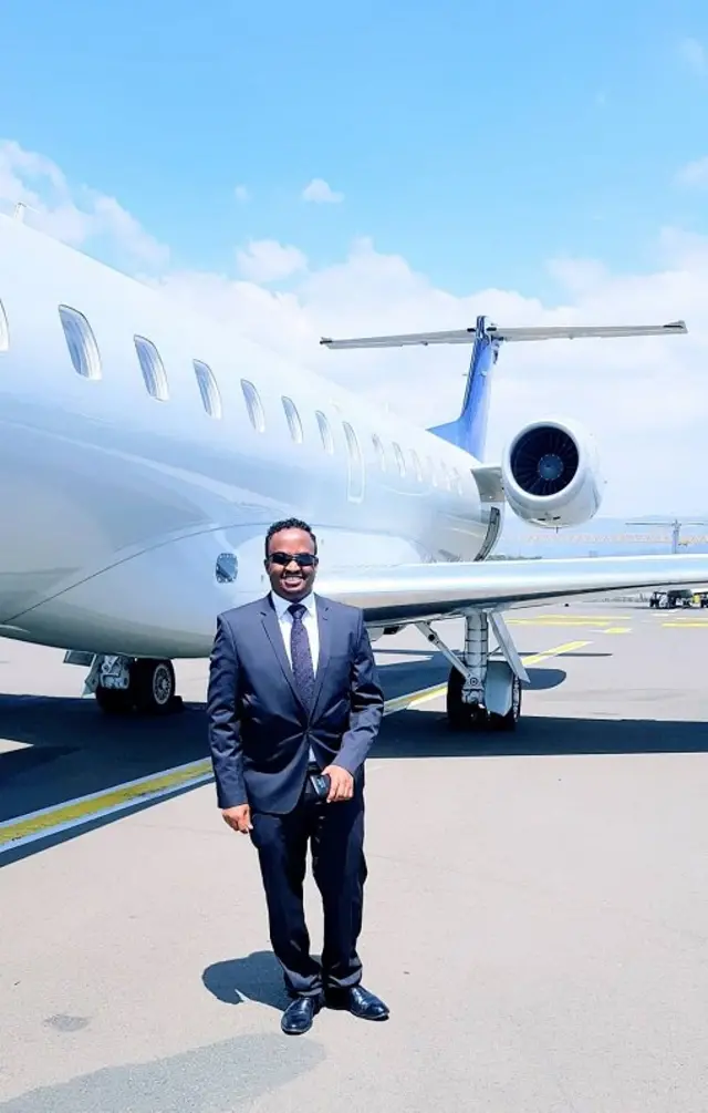 Xuseen Xoosh, maamulaha dayaaradda